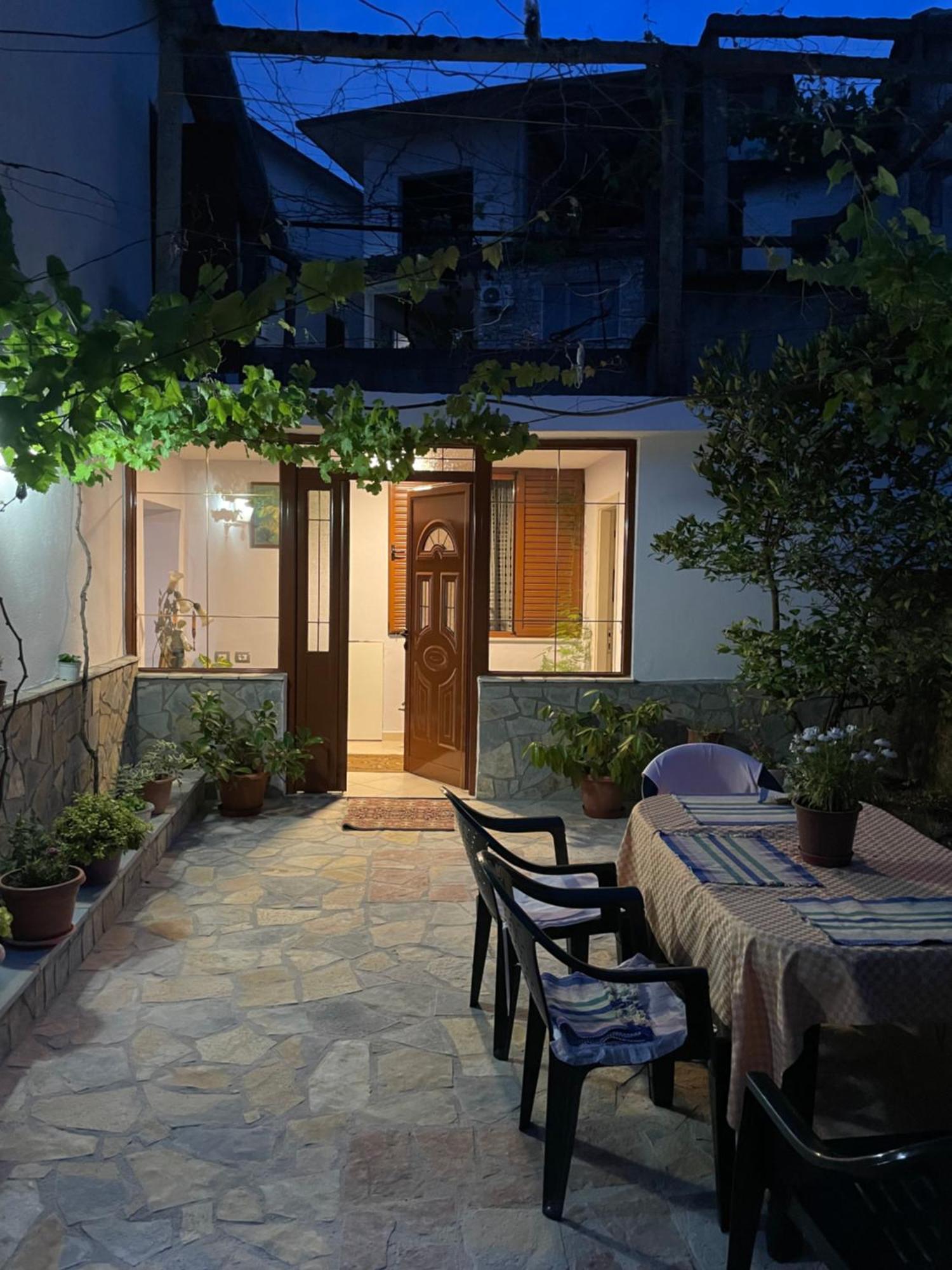 Luigi Guest House ジロカストラ エクステリア 写真