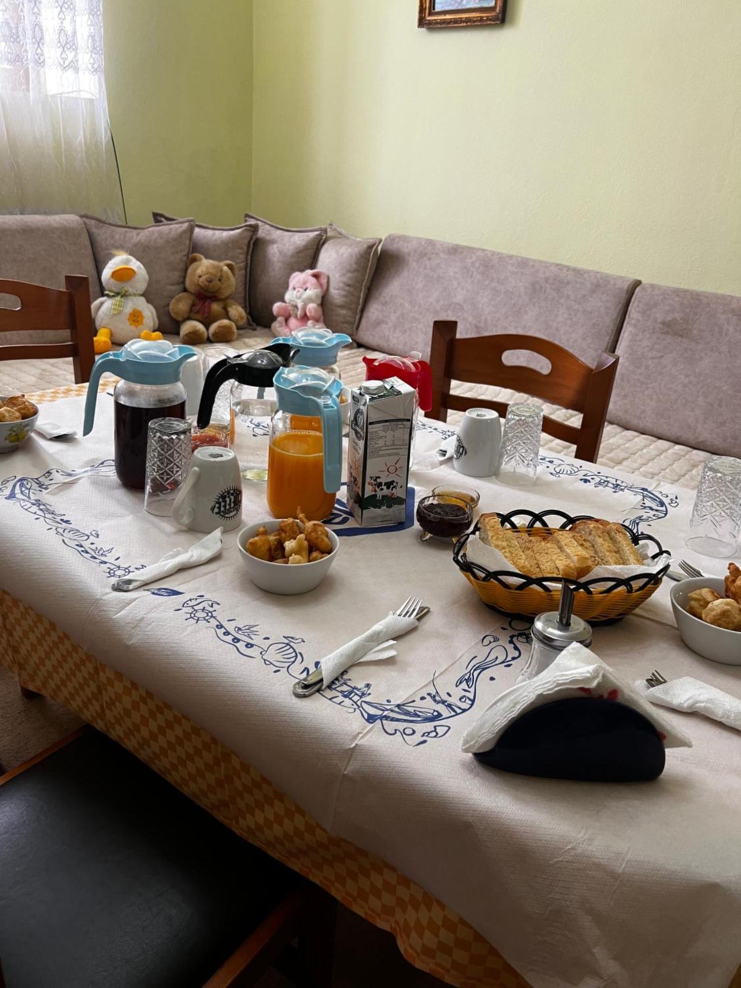Luigi Guest House ジロカストラ エクステリア 写真